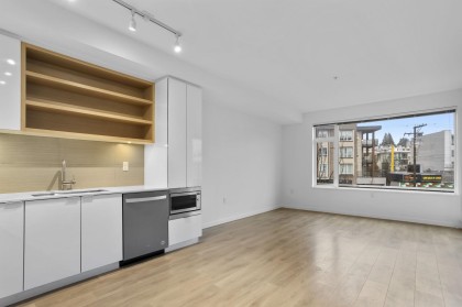 Photo 4 at 201 - 725 Marine Drive, Harbourside, North Vancouver