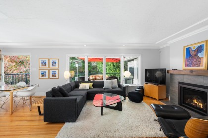 Photo 4 at 956 Belvista Crescent, Canyon Heights NV, North Vancouver