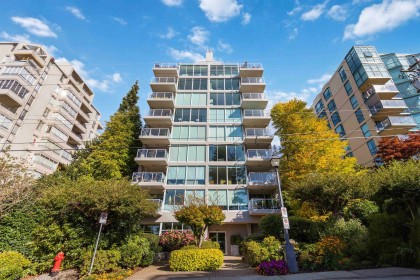 Photo 1 at 802 - 1455 Duchess Avenue, Ambleside, West Vancouver