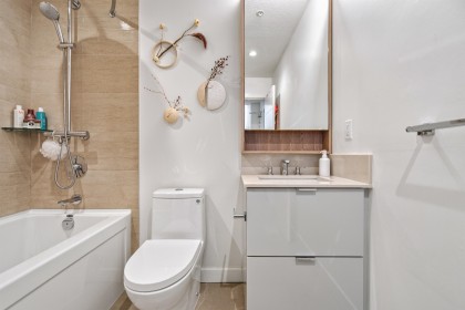 Photo 12 at 614 - 108 E 8th Street, Central Lonsdale, North Vancouver