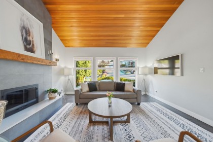 Photo 5 at 2023 Hill Drive, Blueridge NV, North Vancouver