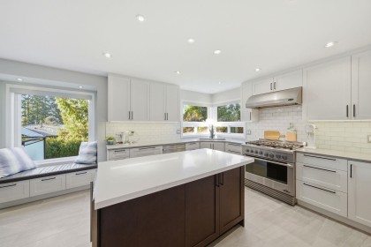 Photo 10 at 2023 Hill Drive, Blueridge NV, North Vancouver