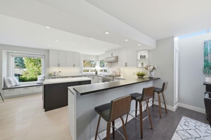 Photo 11 at 2023 Hill Drive, Blueridge NV, North Vancouver