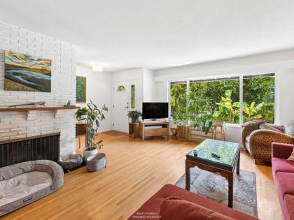 Photo 2 at 1525 Avonlynn Crescent, Westlynn, North Vancouver
