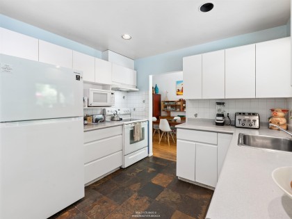 Photo 9 at 1525 Avonlynn Crescent, Westlynn, North Vancouver