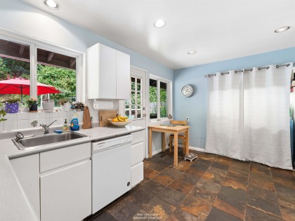 Photo 10 at 1525 Avonlynn Crescent, Westlynn, North Vancouver