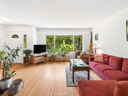 Photo 4 at 1525 Avonlynn Crescent, Westlynn, North Vancouver