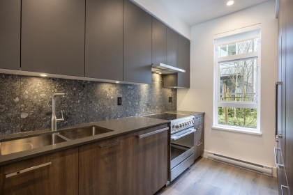 Photo 6 at 102 - 2322 Emery Court, Lynn Valley, North Vancouver