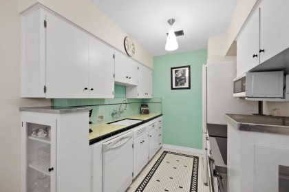 Photo 5 at 204 - 1565 Burnaby Street, West End VW, Vancouver West