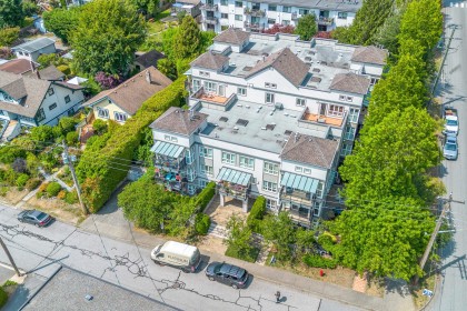 Photo 2 at 403 - 106 W Kings Road, Upper Lonsdale, North Vancouver