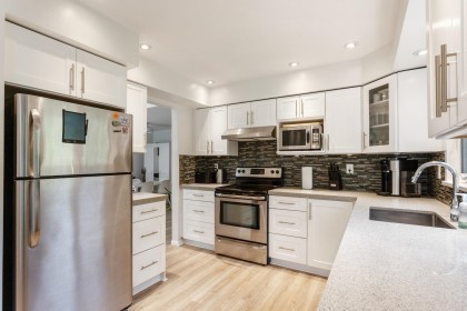 Photo 13 at 403 - 106 W Kings Road, Upper Lonsdale, North Vancouver