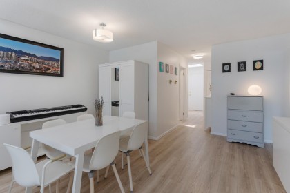 Photo 8 at 403 - 106 W Kings Road, Upper Lonsdale, North Vancouver