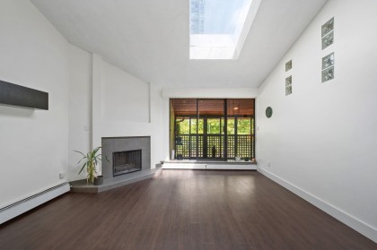 Photo 3 at 304 - 141 W 13th Street, Central Lonsdale, North Vancouver