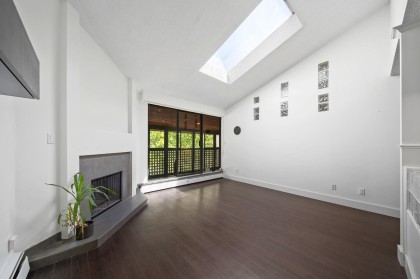 Photo 4 at 304 - 141 W 13th Street, Central Lonsdale, North Vancouver