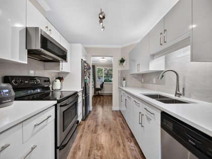 Photo 8 at 7 - 828 W 16th Street, Mosquito Creek, North Vancouver