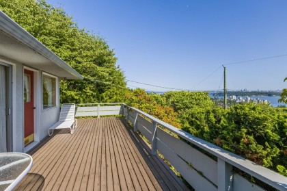 Photo 3 at 2575 Queens Avenue, Queens, West Vancouver