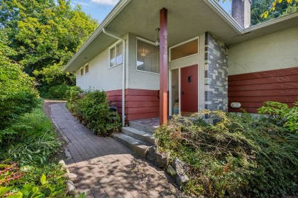 Photo 4 at 2575 Queens Avenue, Queens, West Vancouver