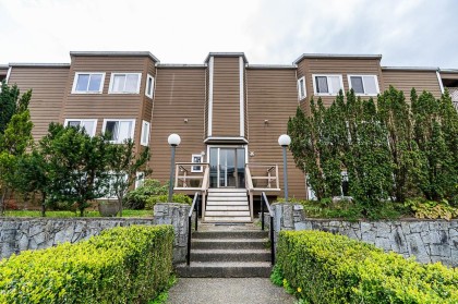 Photo 1 at 203 - 107 W 27th Street, Upper Lonsdale, North Vancouver