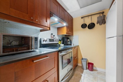 Photo 12 at 404 - 238 Alvin Narod Mews, Yaletown, Vancouver West