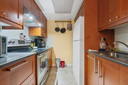 Photo 11 at 404 - 238 Alvin Narod Mews, Yaletown, Vancouver West