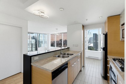 Photo 13 at 2508 - 33 Smithe Street, Yaletown, Vancouver West
