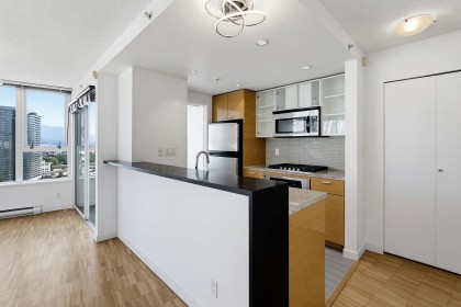 Photo 14 at 2508 - 33 Smithe Street, Yaletown, Vancouver West