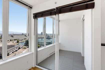 Photo 15 at 2508 - 33 Smithe Street, Yaletown, Vancouver West