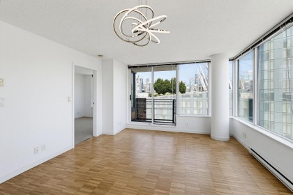 Photo 4 at 2508 - 33 Smithe Street, Yaletown, Vancouver West