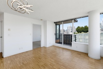 Photo 8 at 2508 - 33 Smithe Street, Yaletown, Vancouver West