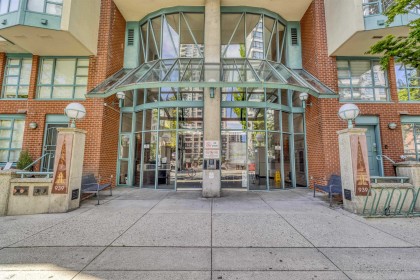 Photo 3 at 710 - 939 Homer Street, Yaletown, Vancouver West