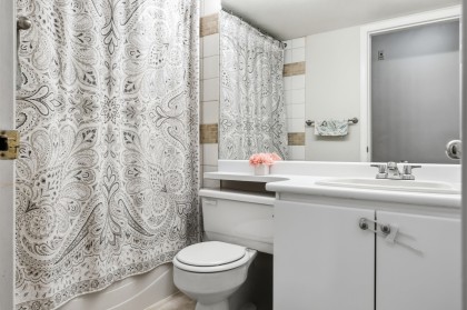 Photo 17 at 303 - 106 W Kings Road, Upper Lonsdale, North Vancouver