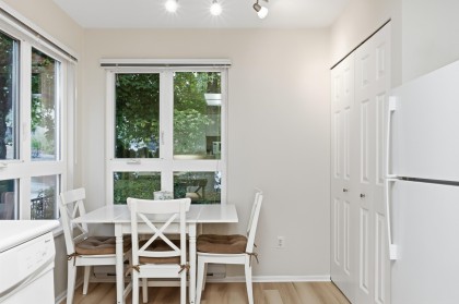 Photo 7 at 303 - 106 W Kings Road, Upper Lonsdale, North Vancouver