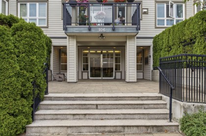 Photo 1 at 303 - 106 W Kings Road, Upper Lonsdale, North Vancouver