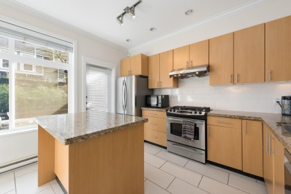 Photo 2 at 319 W 59th Avenue, South Cambie, Vancouver West