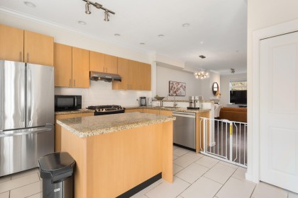 Photo 4 at 319 W 59th Avenue, South Cambie, Vancouver West