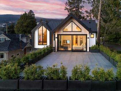 Photo 3 at 1066 Fulton Avenue, Sentinel Hill, West Vancouver