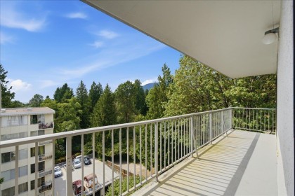Photo 12 at 802 - 1745 Esquimalt Avenue, Ambleside, West Vancouver