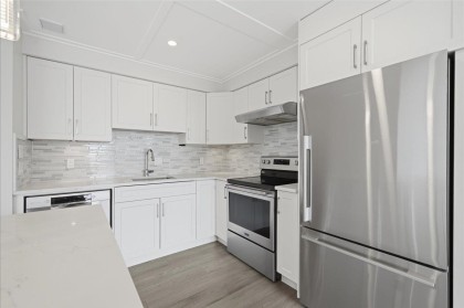 Photo 3 at 802 - 1745 Esquimalt Avenue, Ambleside, West Vancouver