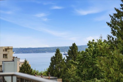 Photo 10 at 802 - 1745 Esquimalt Avenue, Ambleside, West Vancouver