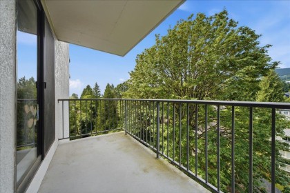 Photo 11 at 802 - 1745 Esquimalt Avenue, Ambleside, West Vancouver