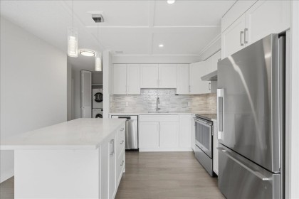 Photo 4 at 802 - 1745 Esquimalt Avenue, Ambleside, West Vancouver