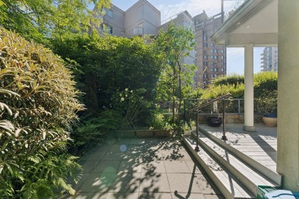 Photo 8 at 101 - 2242 Marine Drive Drive, Dundarave, West Vancouver