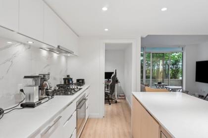 Photo 8 at 305 - 1500 Fern Street, Lynnmour, North Vancouver