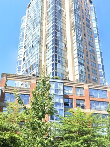 Photo 1 at 71 - 1233 Pacific Boulevard, Yaletown, Vancouver West