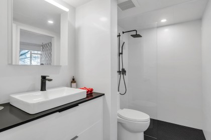 Photo 32 at 101 - 2135 Argyle Avenue, Dundarave, West Vancouver