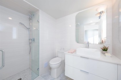 Photo 23 at 102 - 2246 Bellevue Avenue, Dundarave, West Vancouver