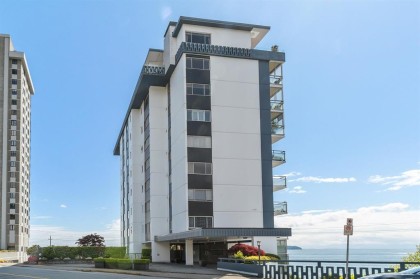 Photo 2 at 102 - 2246 Bellevue Avenue, Dundarave, West Vancouver