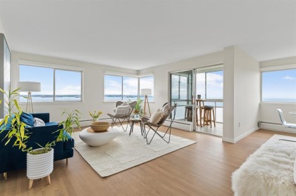 Photo 1 at 102 - 2246 Bellevue Avenue, Dundarave, West Vancouver