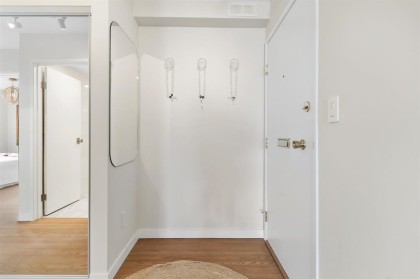 Photo 5 at 102 - 2246 Bellevue Avenue, Dundarave, West Vancouver