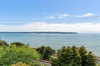 Photo 18 at 102 - 2246 Bellevue Avenue, Dundarave, West Vancouver